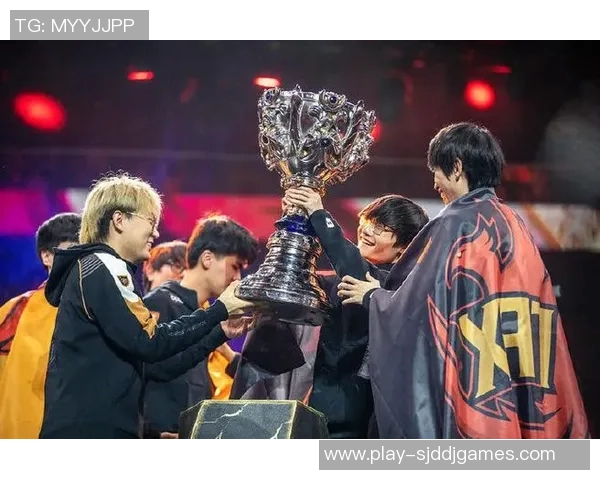 全明星赛特别报道FPX逆袭之旅展现团队精神与不屈斗志